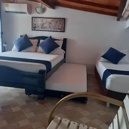 Plaza De La Trinidad 3*