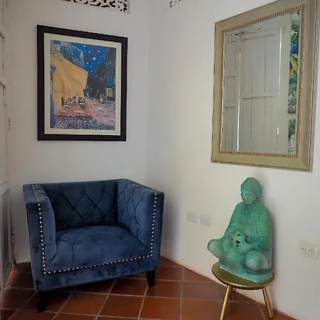 Plaza De La Trinidad 3*