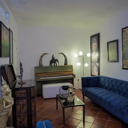 Plaza De La Trinidad 3*