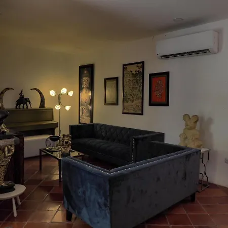 Plaza De La Trinidad 3*
